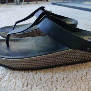 FitFlop Ibiza Women's Size 11 Black Leather 401-001 Thong Sandals Flip Flops